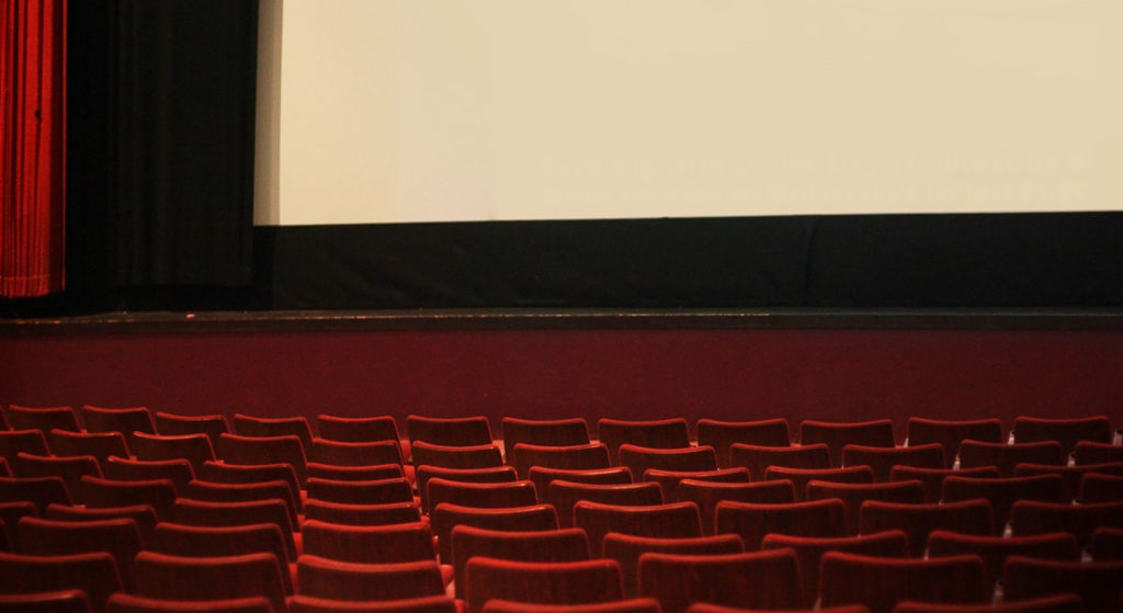 Coronavirus: China abre su primer cine en dos meses, nadie asiste