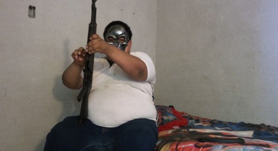 FICUNAM 2021: Los Plebes, el documental que ve al sicario como un humano